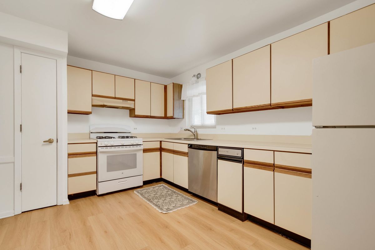 5960 Lake Bluff Drive #302, Tinley Park, IL 60477