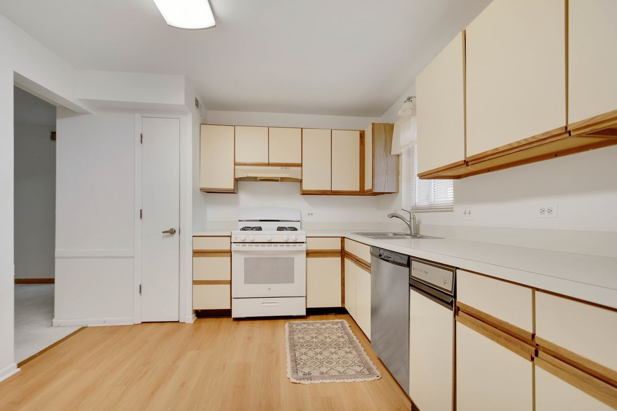 5960 Lake Bluff Drive #302, Tinley Park, IL 60477