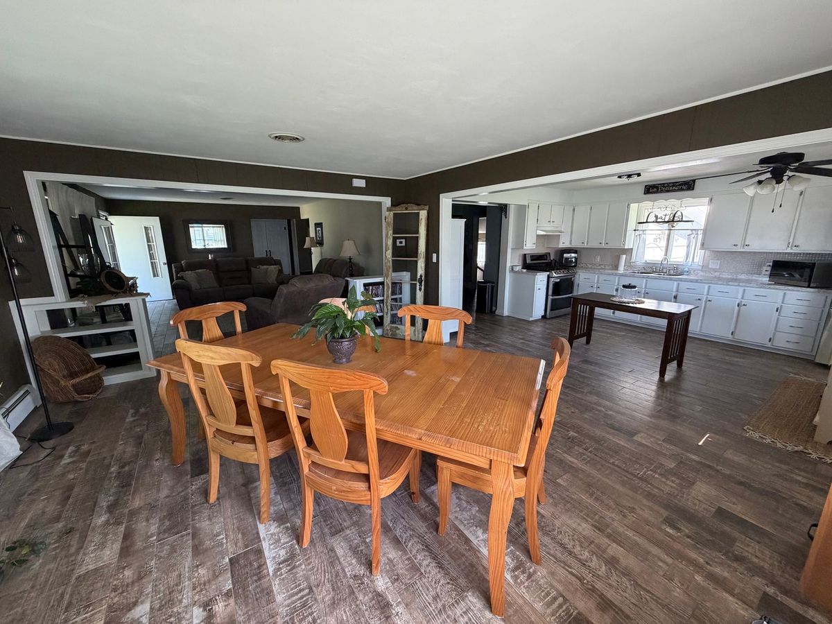 312 W Washington Street, Farina, IL 62838