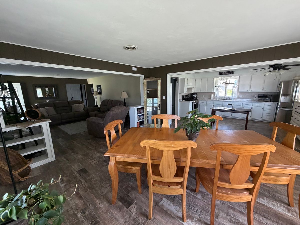 312 W Washington Street, Farina, IL 62838