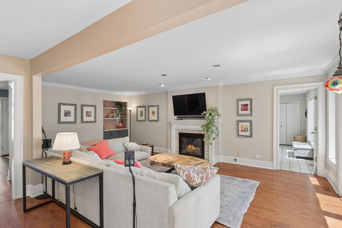 828 Woodleigh Avenue, Highland Park, IL 60035