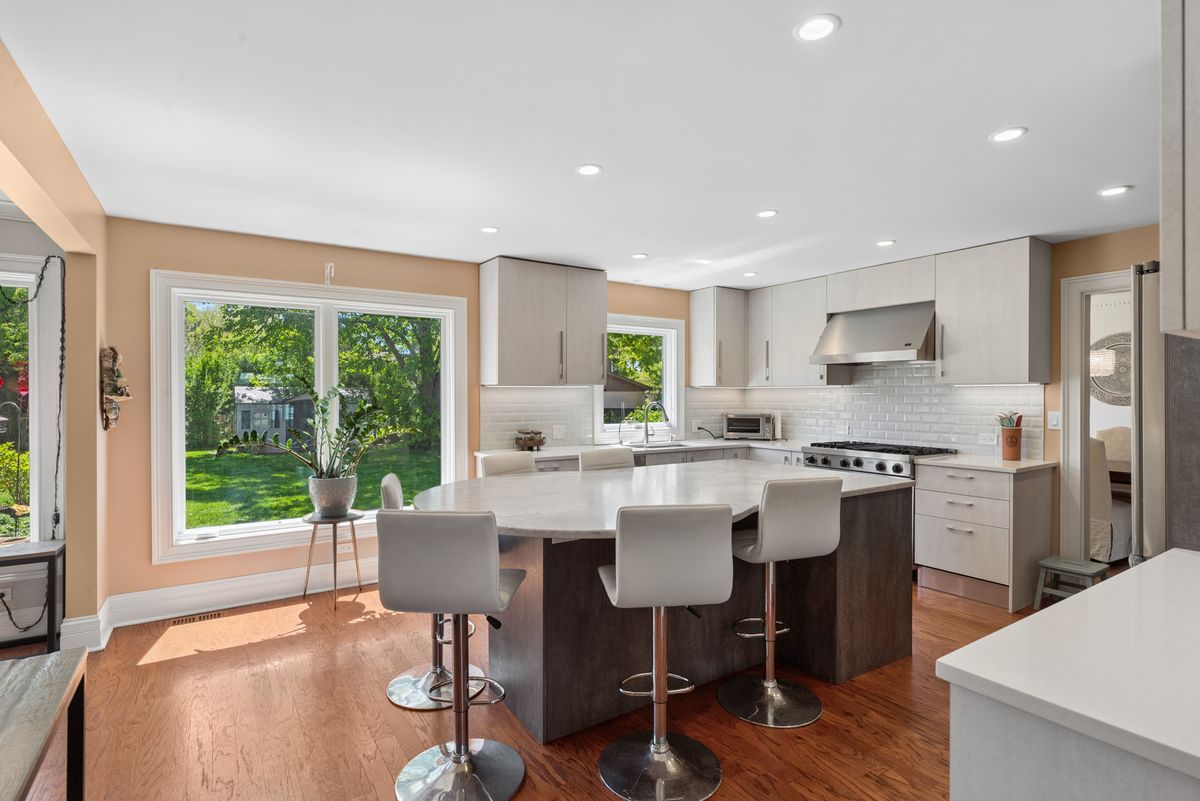 828 Woodleigh Avenue, Highland Park, IL 60035