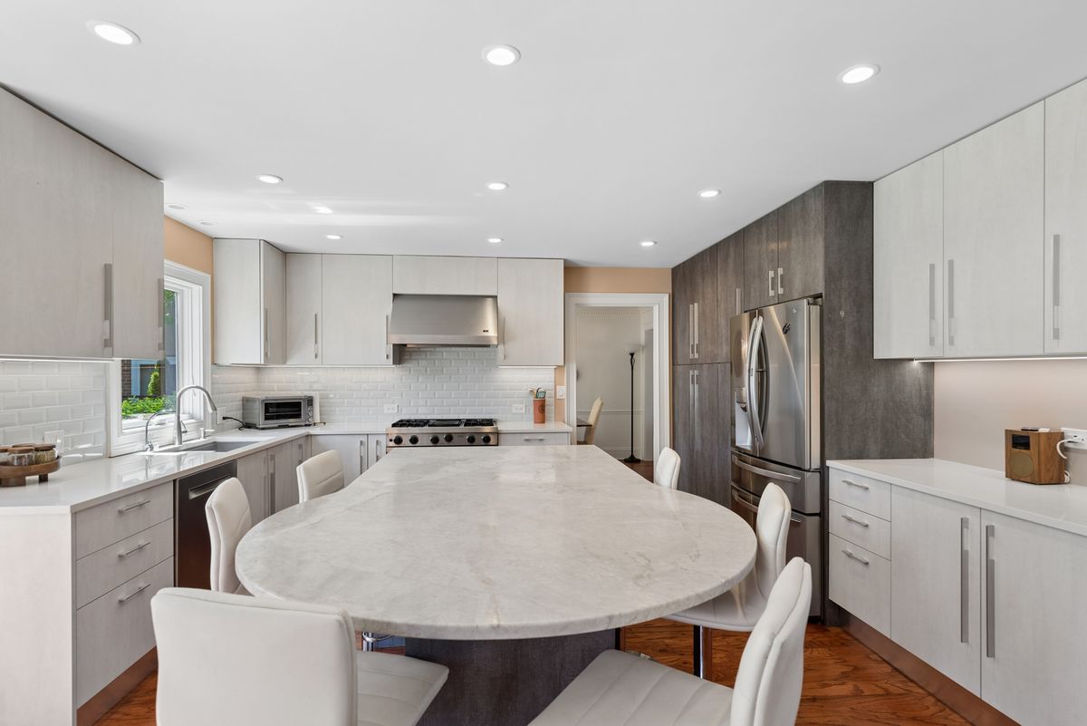 828 Woodleigh Avenue, Highland Park, IL 60035