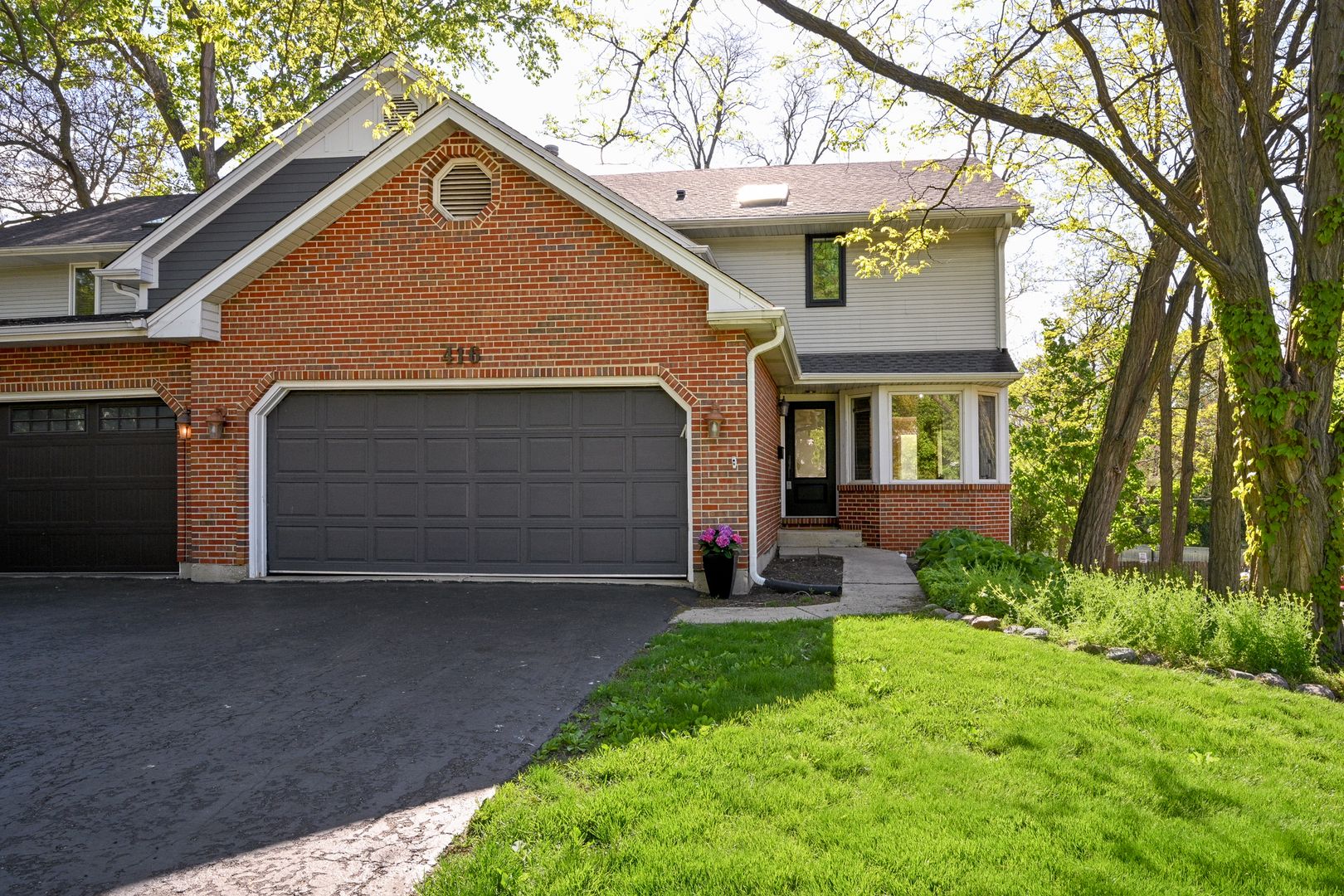 416 Lawrence Avenue — Glen Ellyn, IL 60137