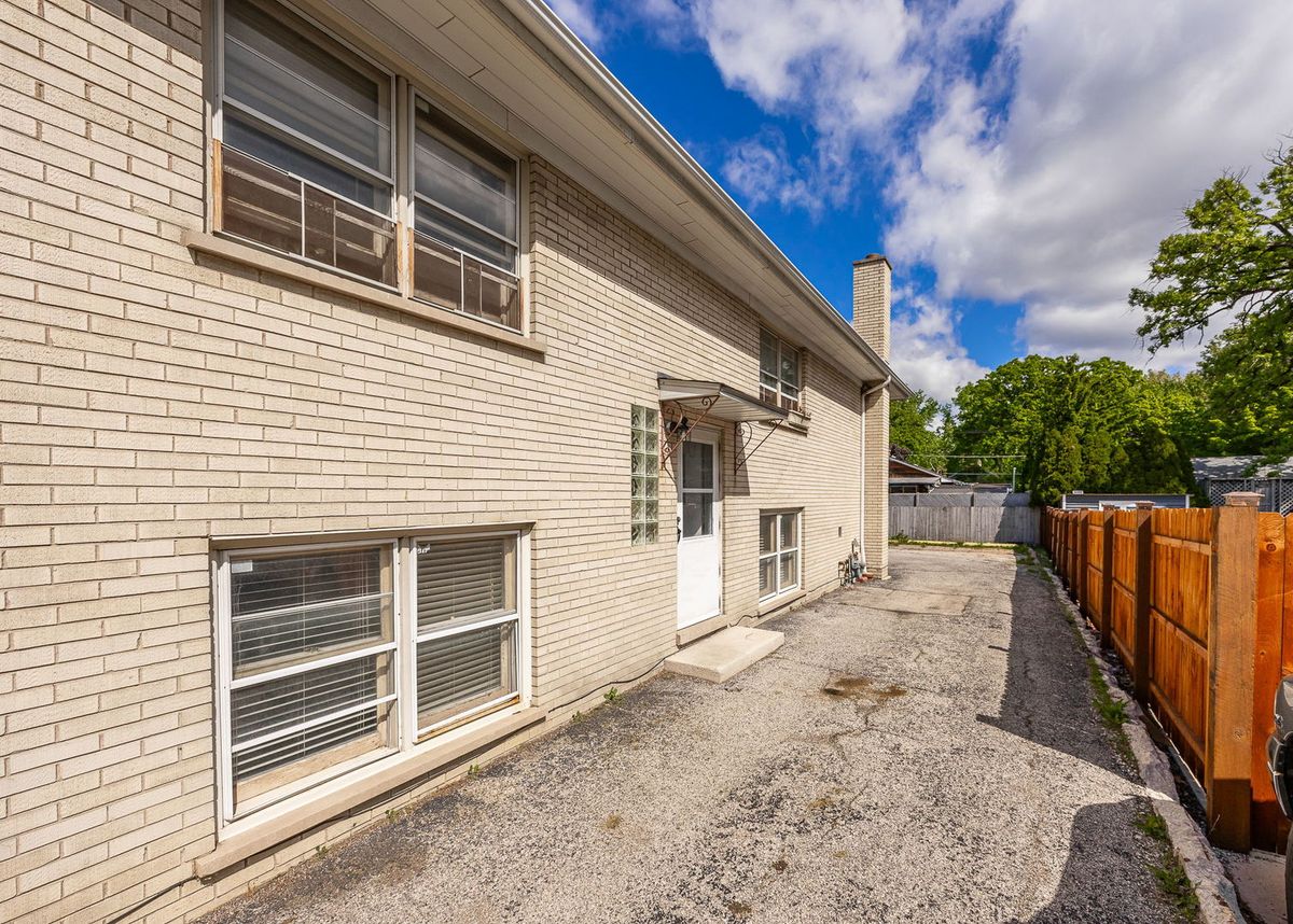 7730 Ogden Avenue, Lyons, IL 60534