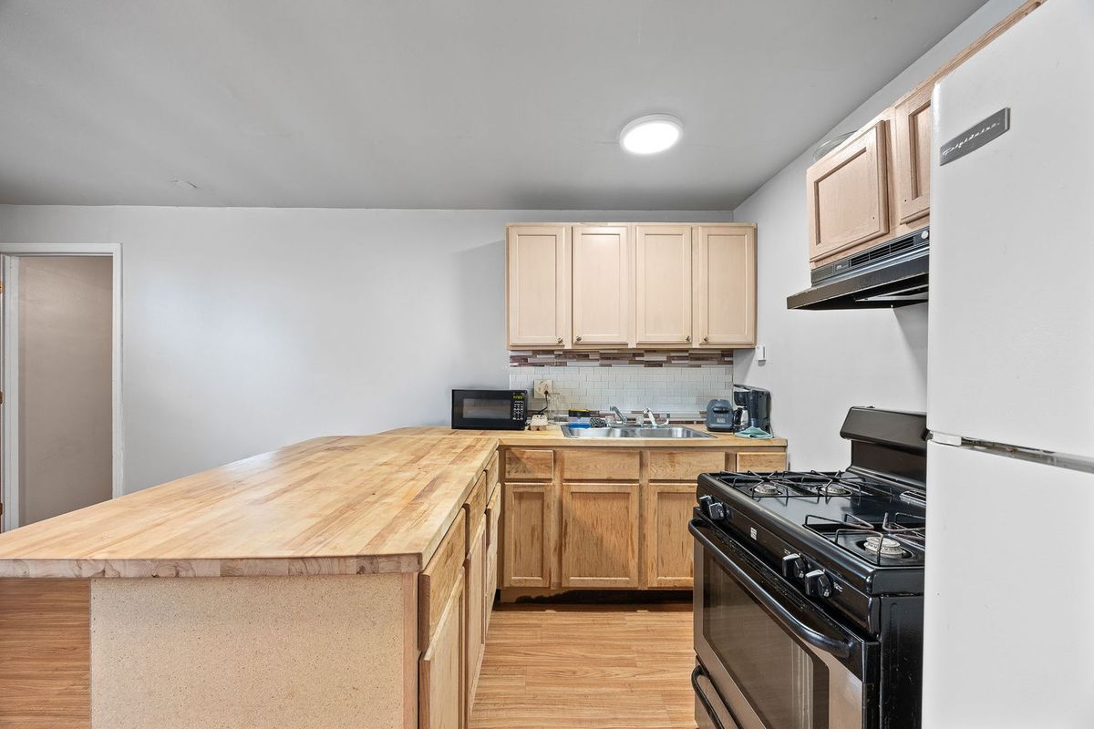 7730 Ogden Avenue, Lyons, IL 60534