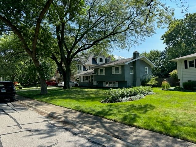 916 Lilac Lane, Naperville, IL 60540