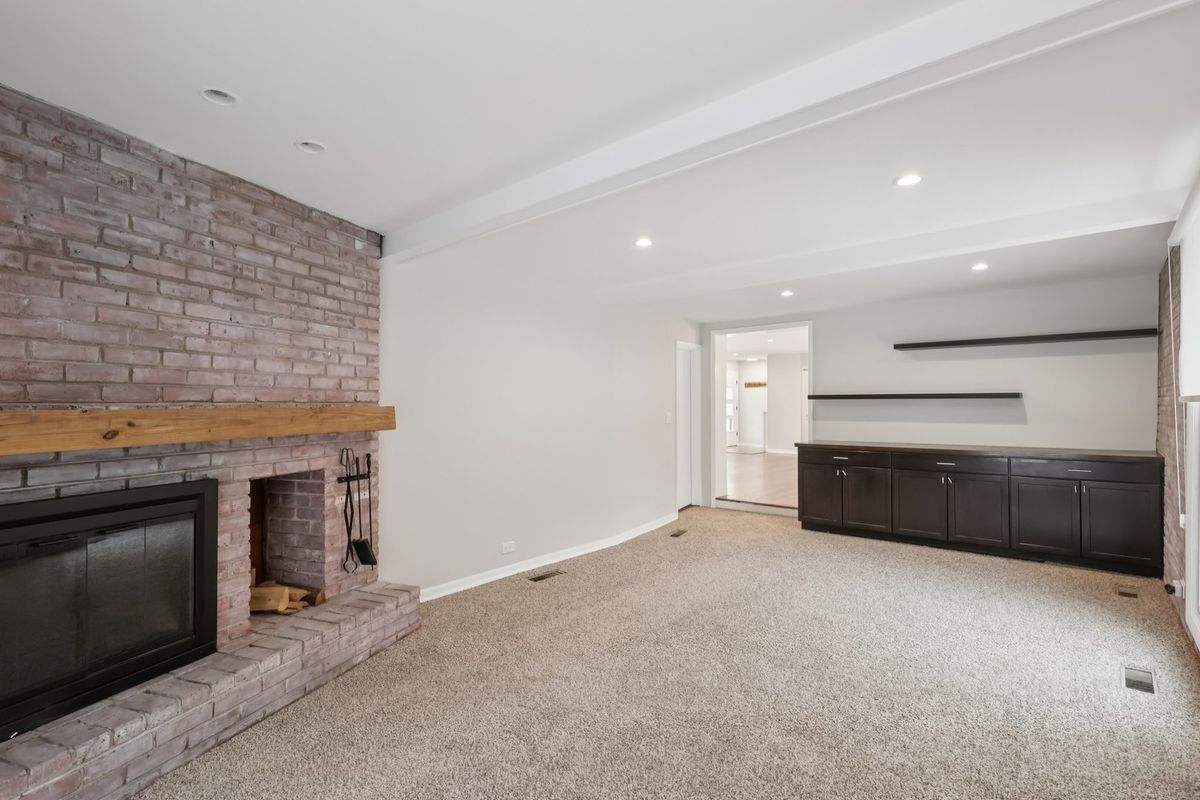 6803 N KEELER Avenue, Lincolnwood, IL 60712