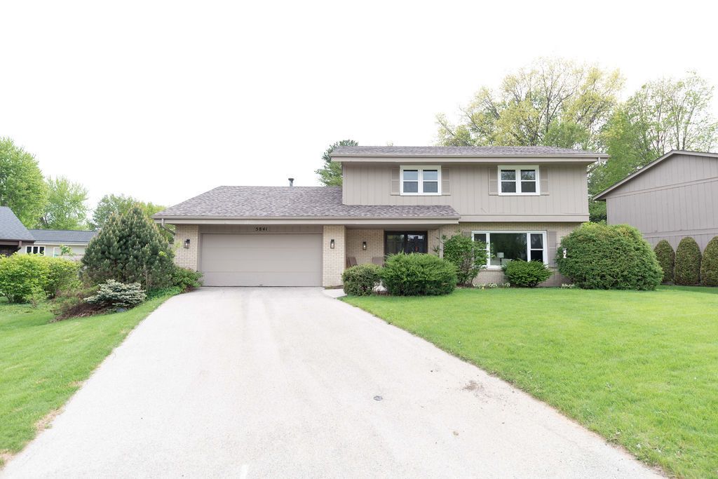 5841 Hoylake Drive, Rockford, IL 61107