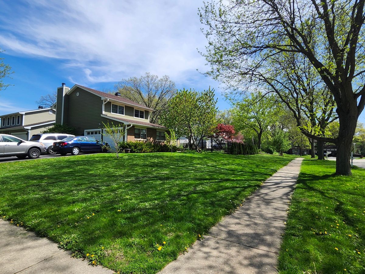 301 Oakbrook Court, Bartlett, IL 60103