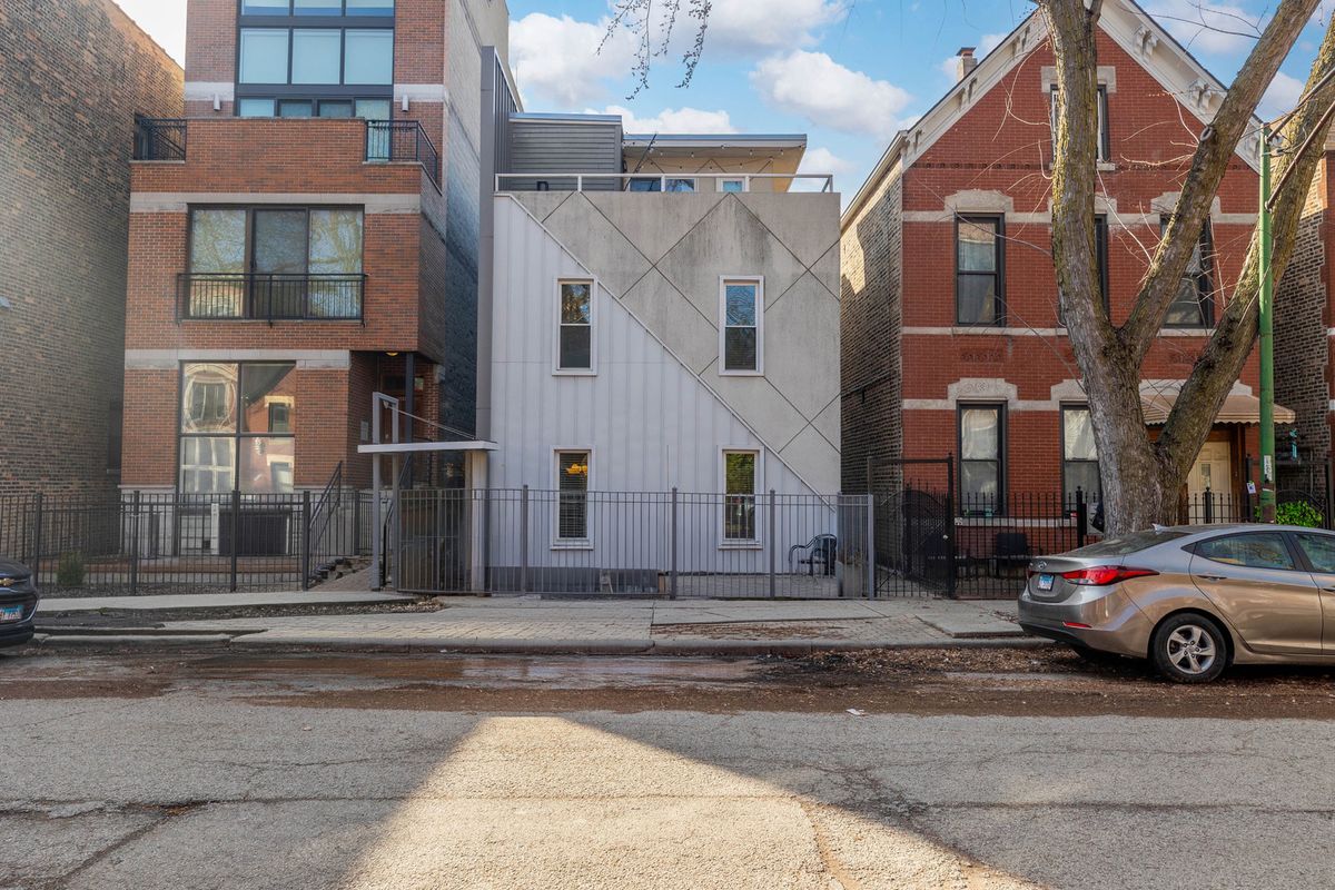 1060 Hermitage Avenue, Chicago, IL 60622