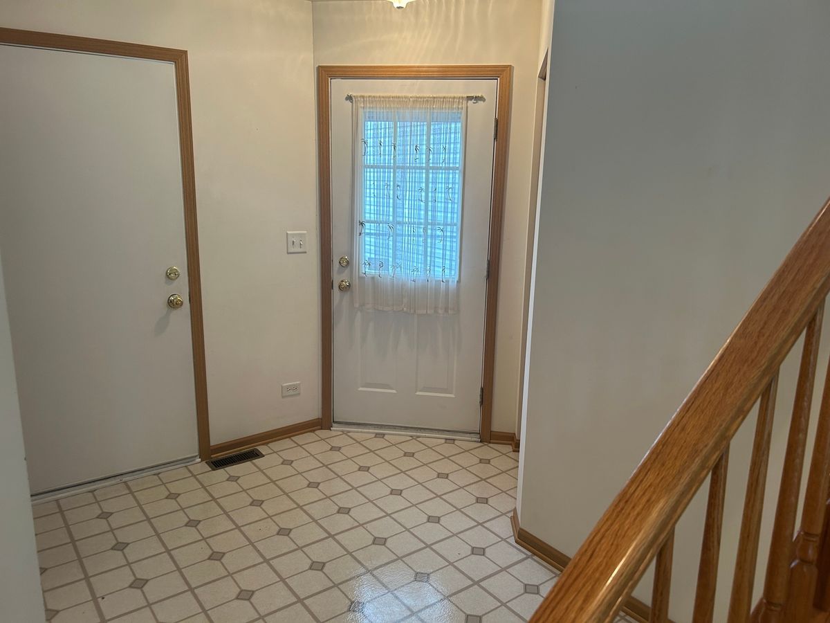 2482 Stoughton Circle, Aurora, IL 60502