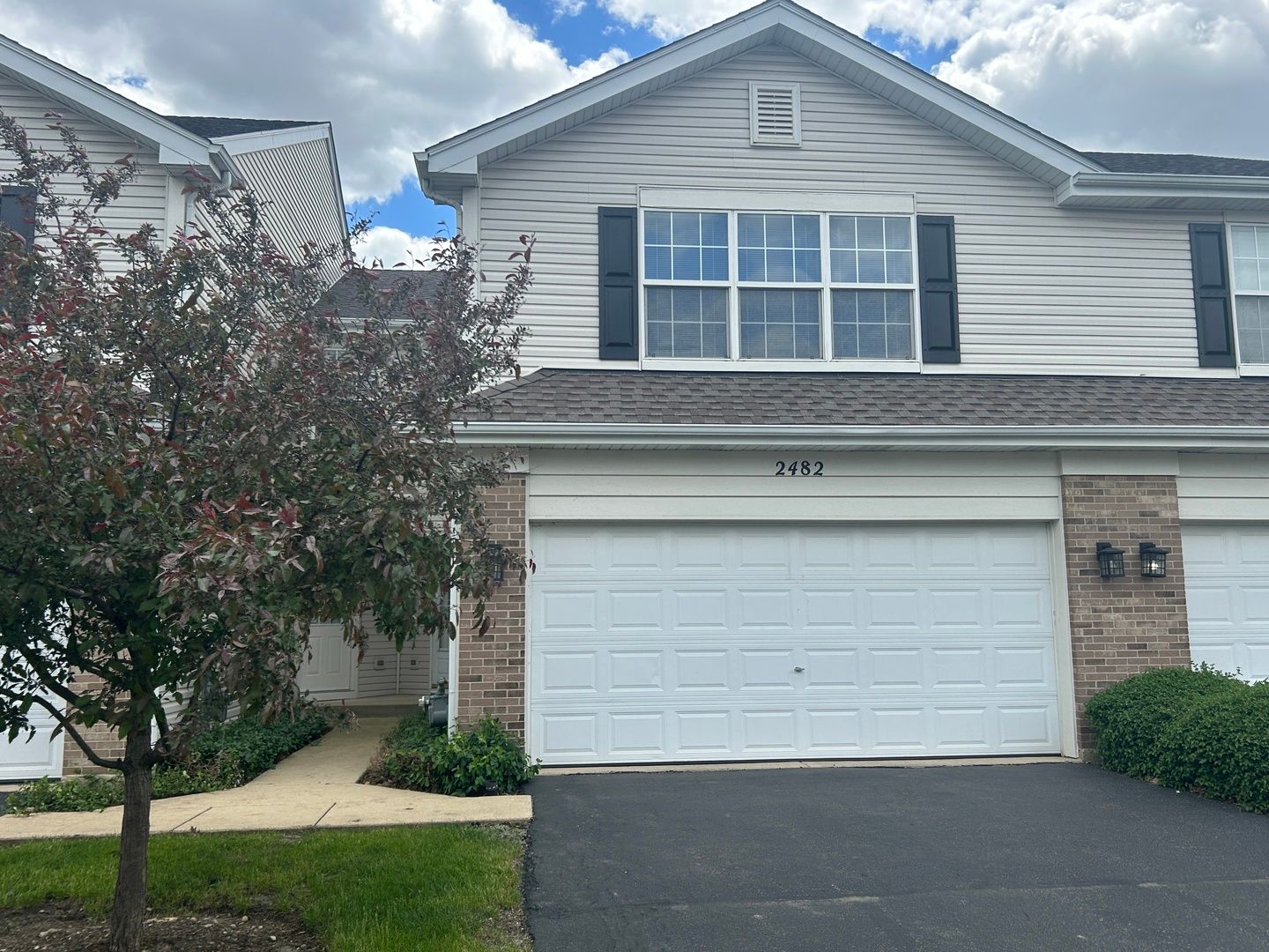2482 Stoughton Circle — Aurora, IL 60502