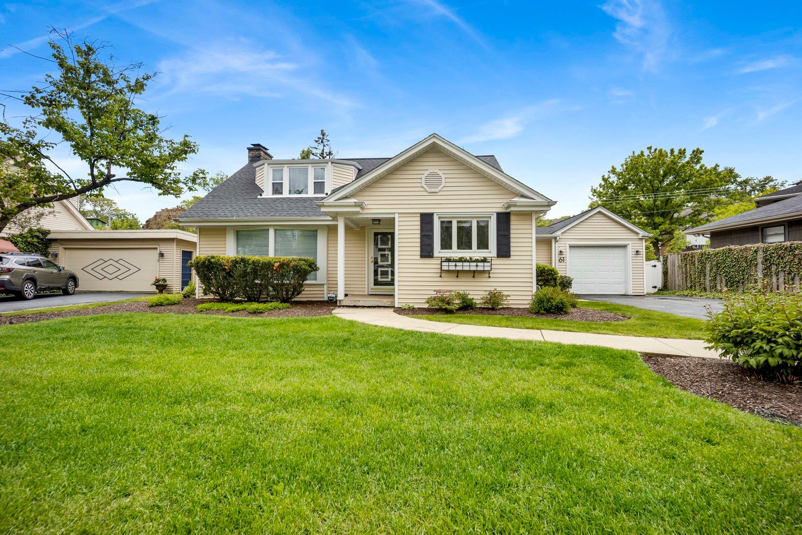 61 HARRIS Avenue — Clarendon Hills, IL 60514