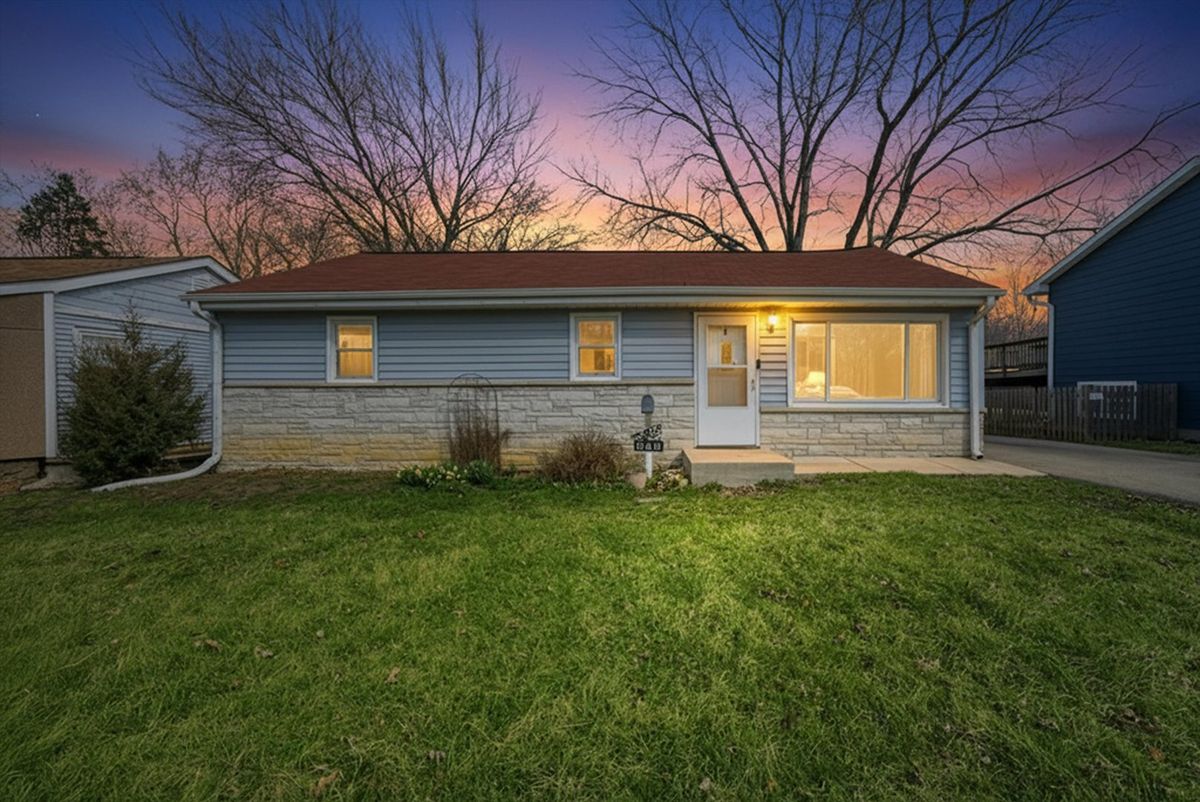 349 Woodland Drive, Grayslake, IL 60030