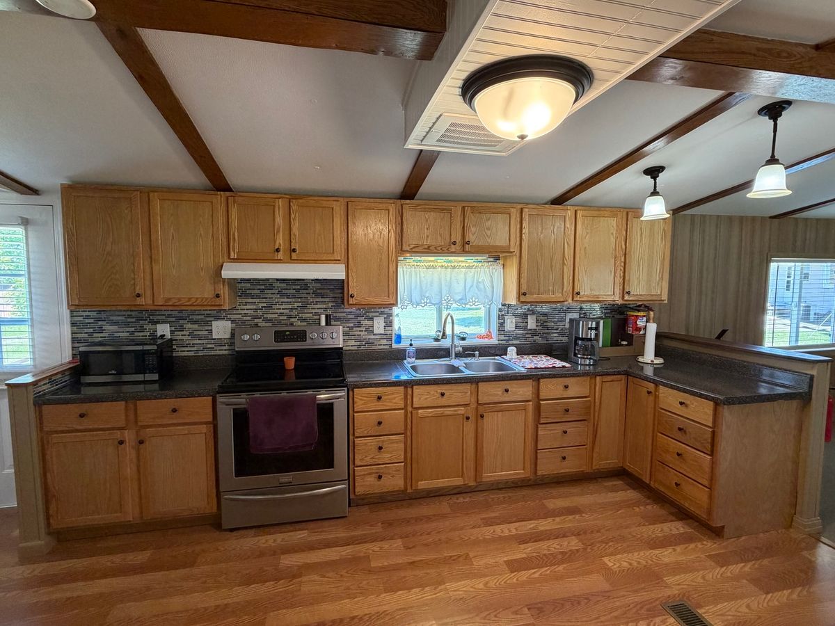105 N Hickory Street, Farina, IL 62838