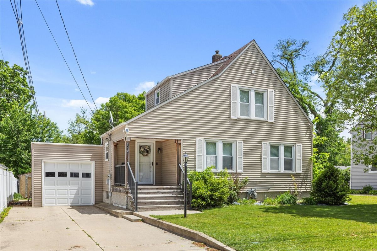 742 Chambers Street, Ottawa, IL 61350