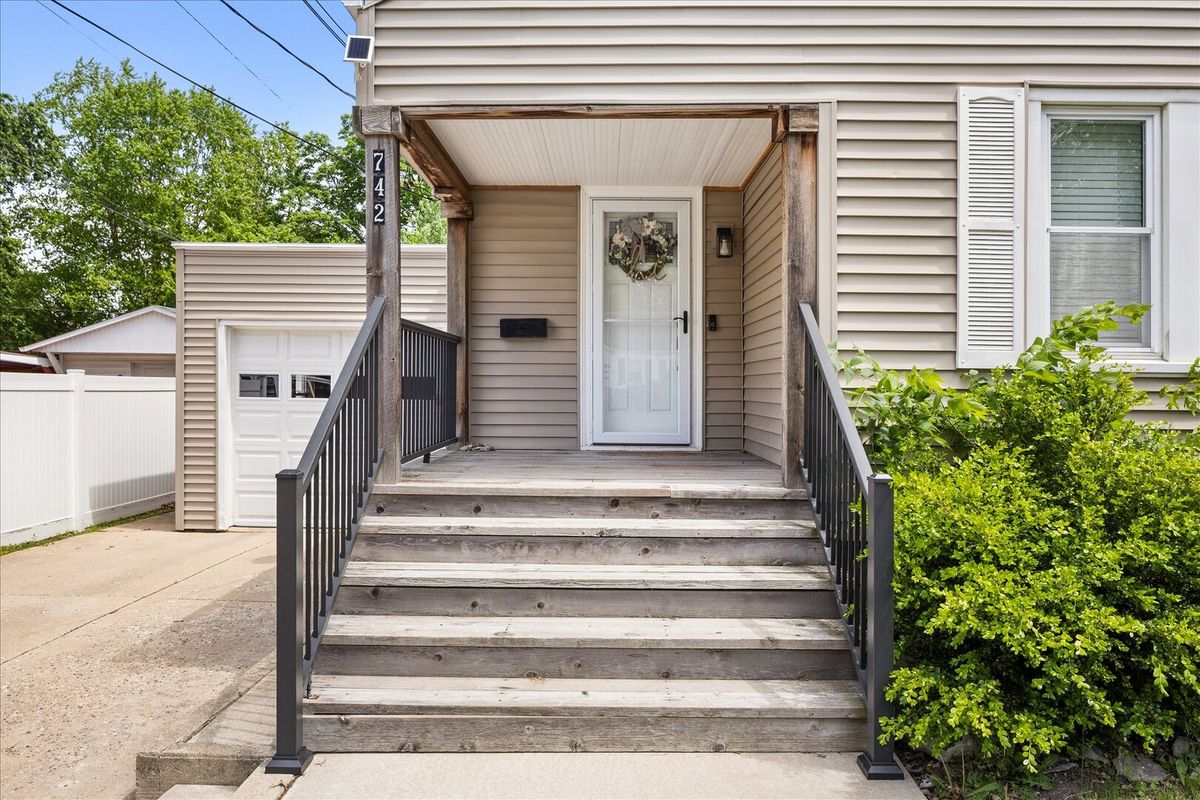 742 Chambers Street, Ottawa, IL 61350