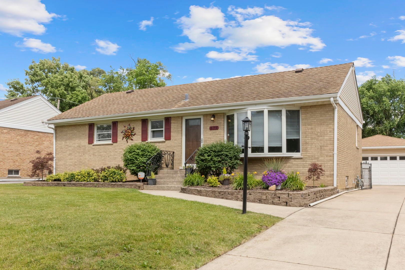 679 N West Road — Lombard, IL 60148