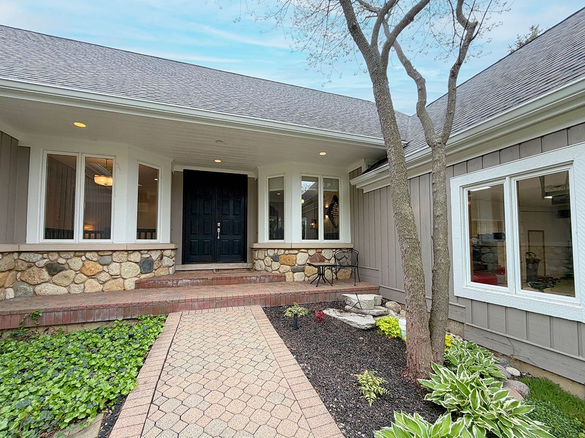 211 Ridge Lane, Lake In The Hills, IL 60156