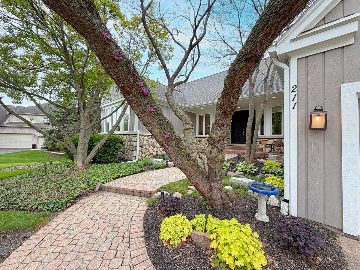 211 Ridge Lane, Lake In The Hills, IL 60156