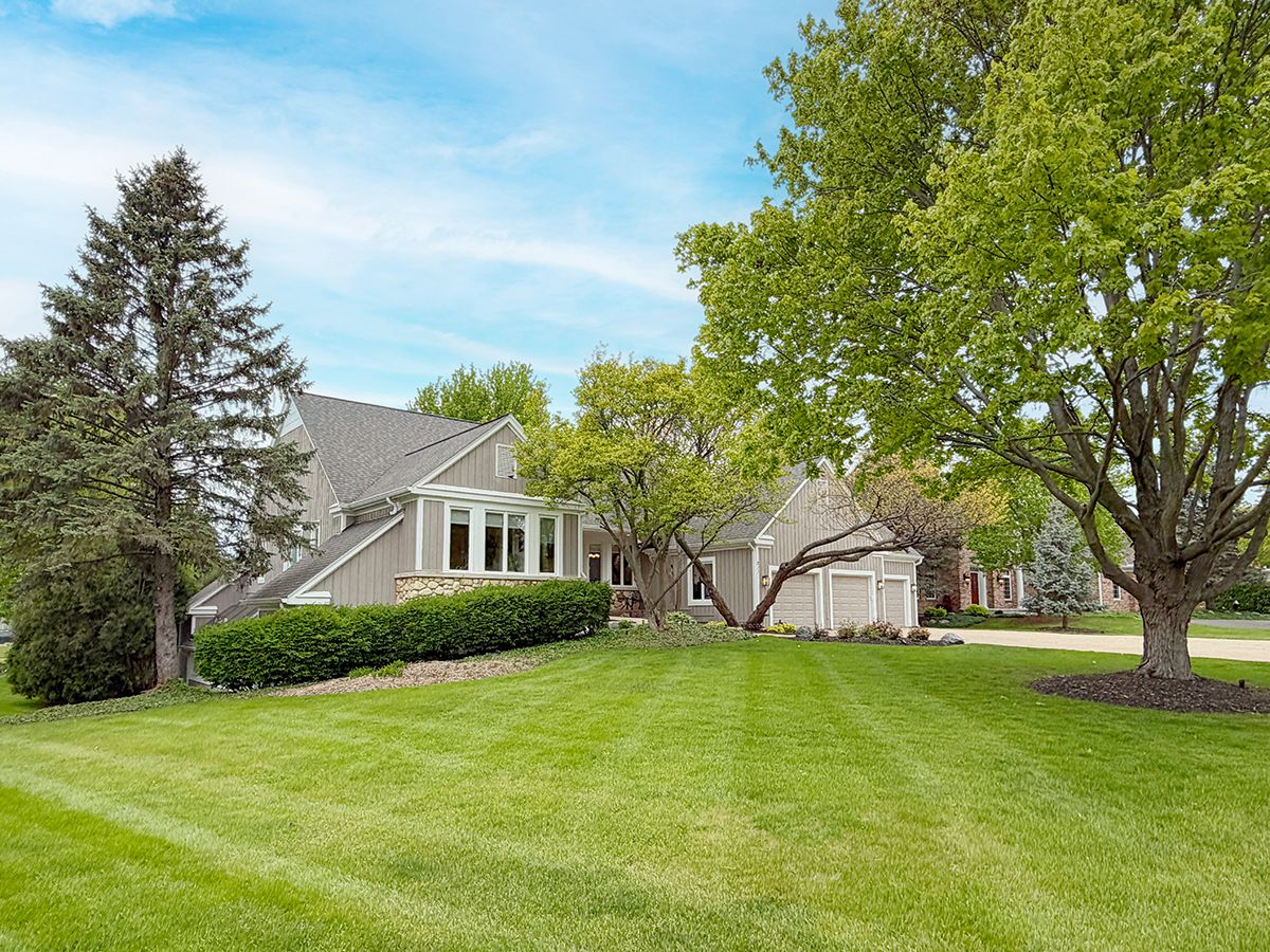 211 Ridge Lane, Lake In The Hills, IL 60156