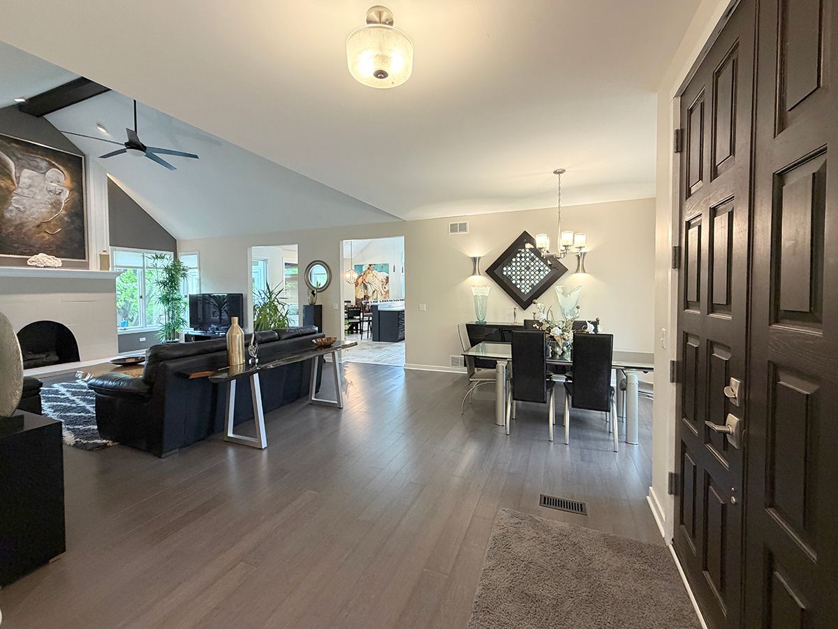 211 Ridge Lane, Lake In The Hills, IL 60156