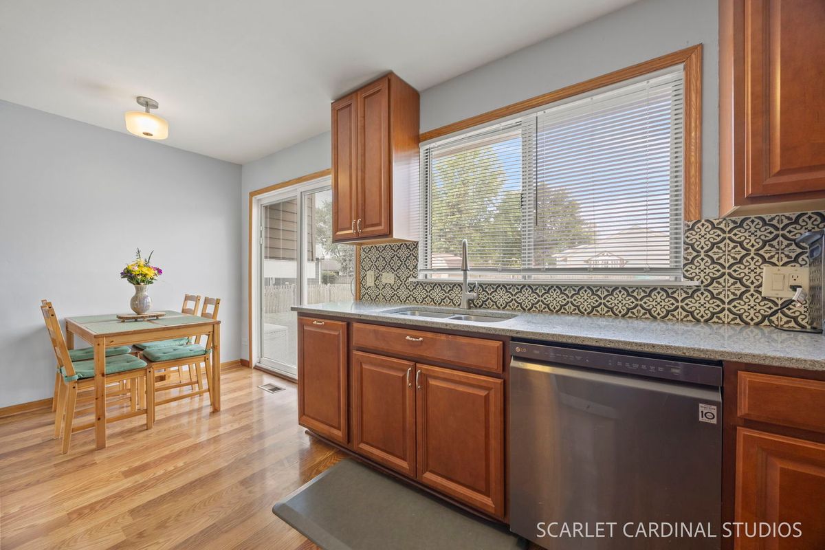 30W061 Arbury Court, Warrenville, IL 60555