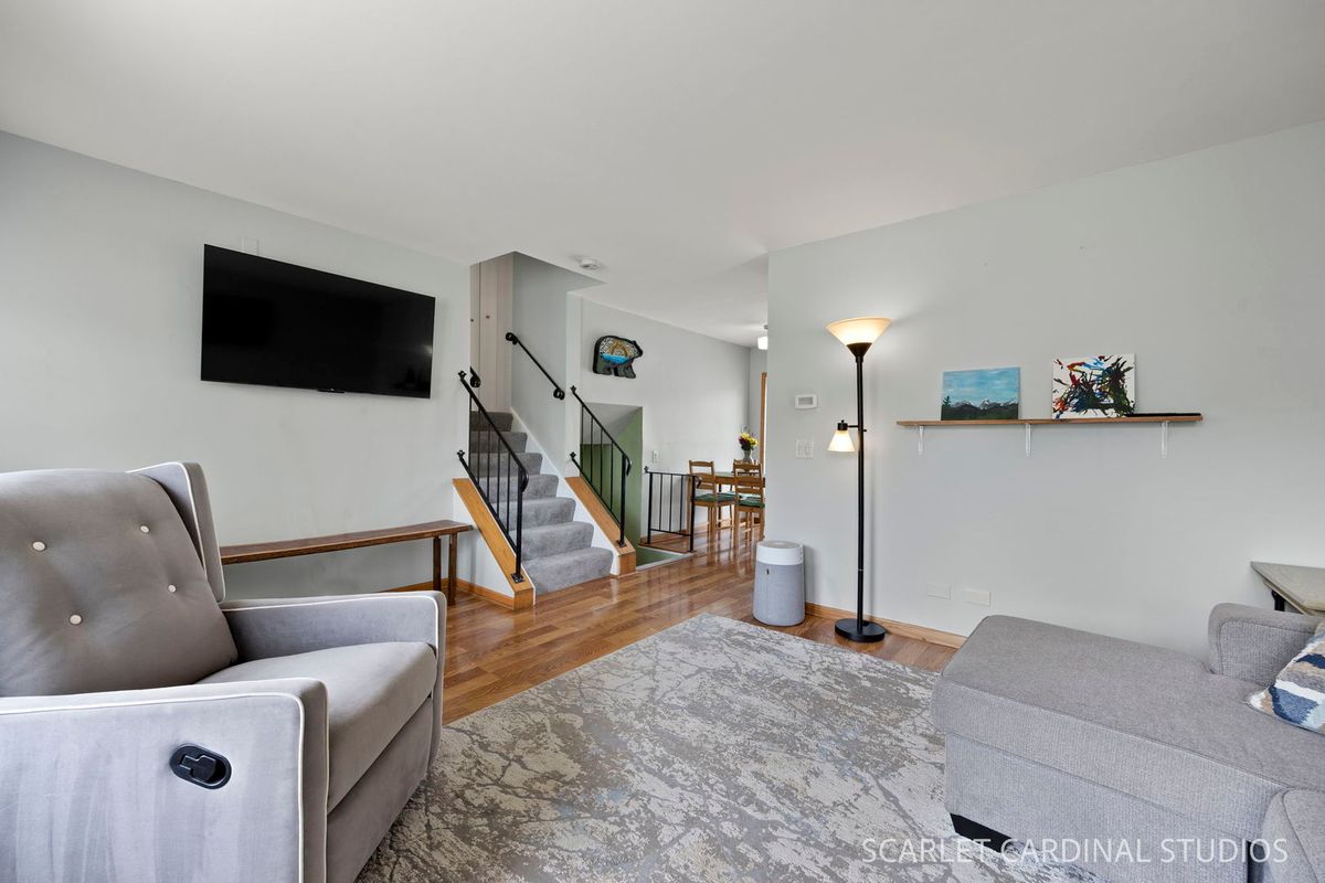 30W061 Arbury Court, Warrenville, IL 60555