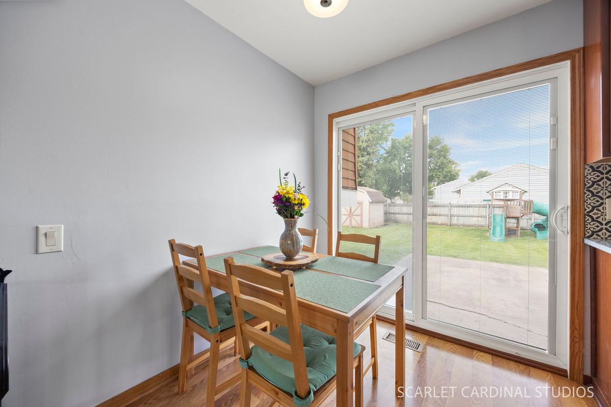 30W061 Arbury Court, Warrenville, IL 60555