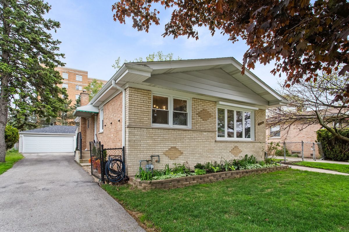 6709 Forest View Lane, Niles, IL 60714