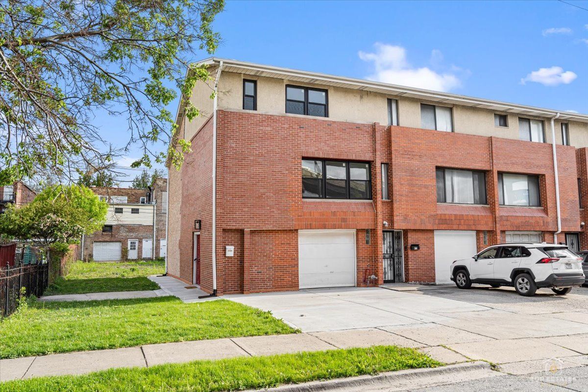 611 25th Place, Chicago, IL 60616
