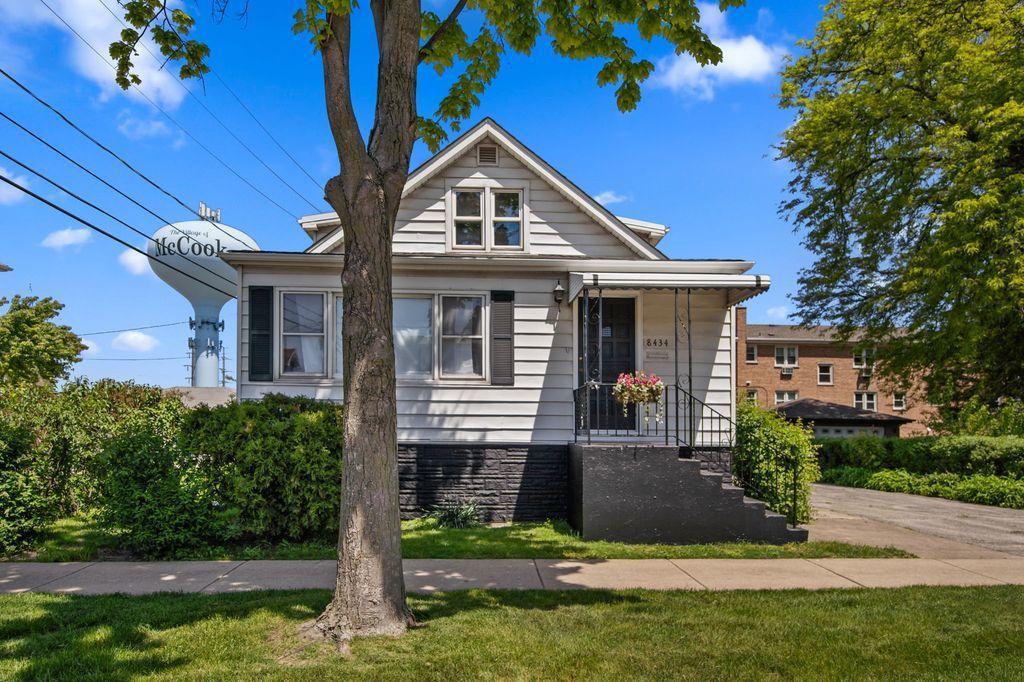 8434 W 50th Street — McCook, IL 60525