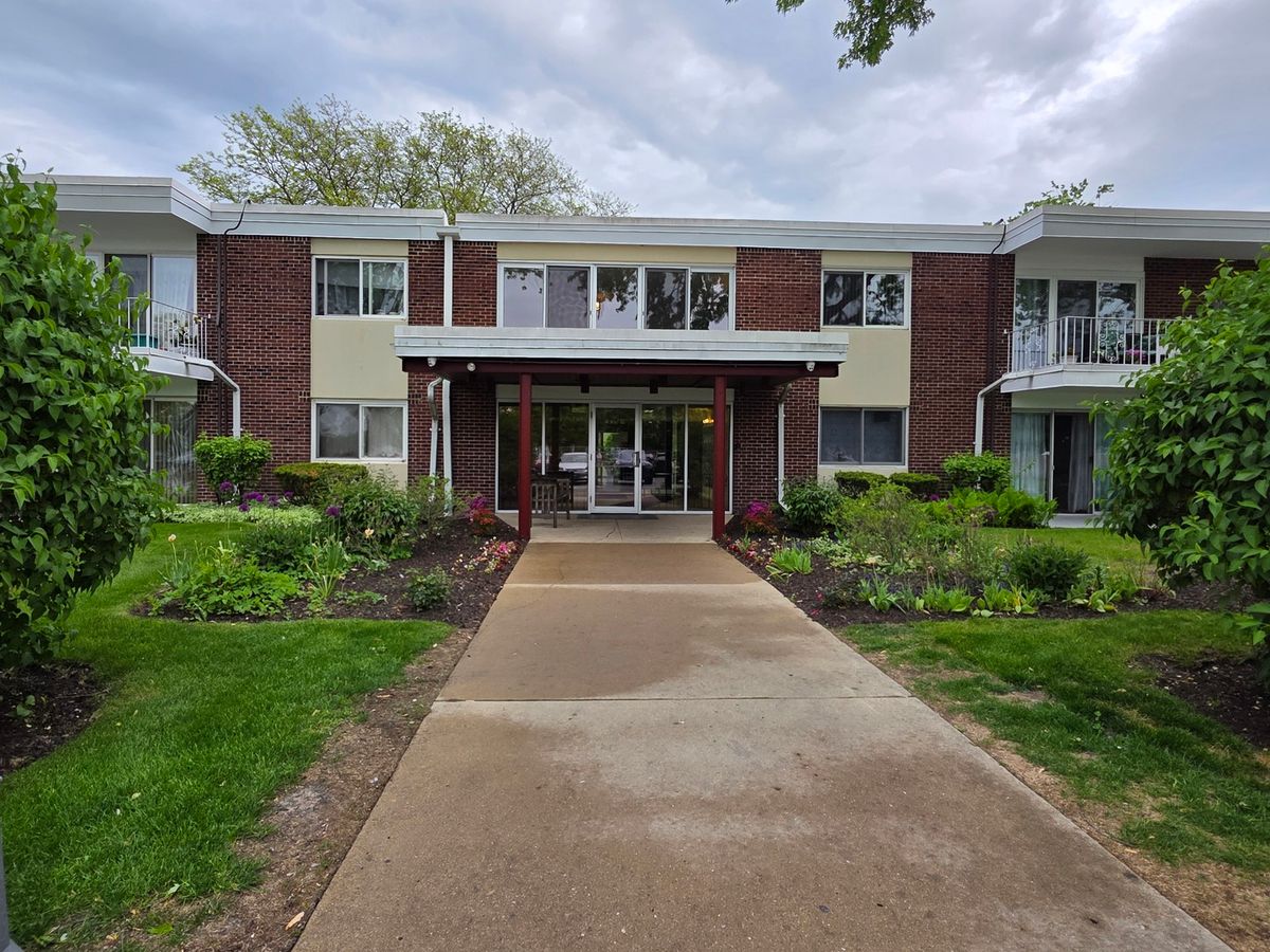 127 N Wolf Road #41A, Wheeling, IL 60090
