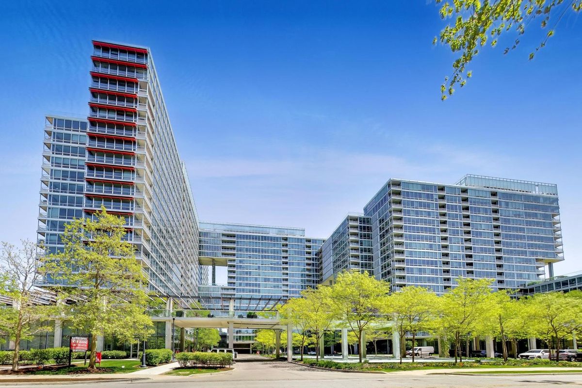 9655 WOODS Drive, Skokie, IL 60077