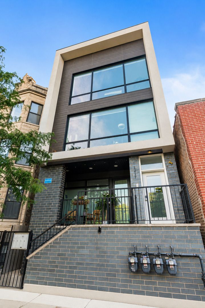1217 N California Avenue #3 — Chicago, IL 60622