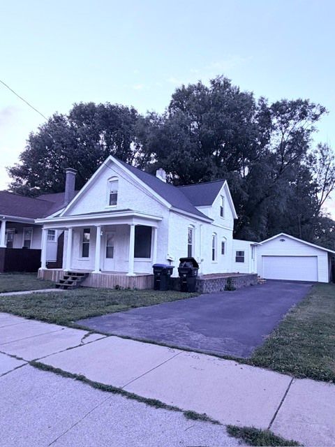 1005 W Taylor Street — Bloomington, IL 61701