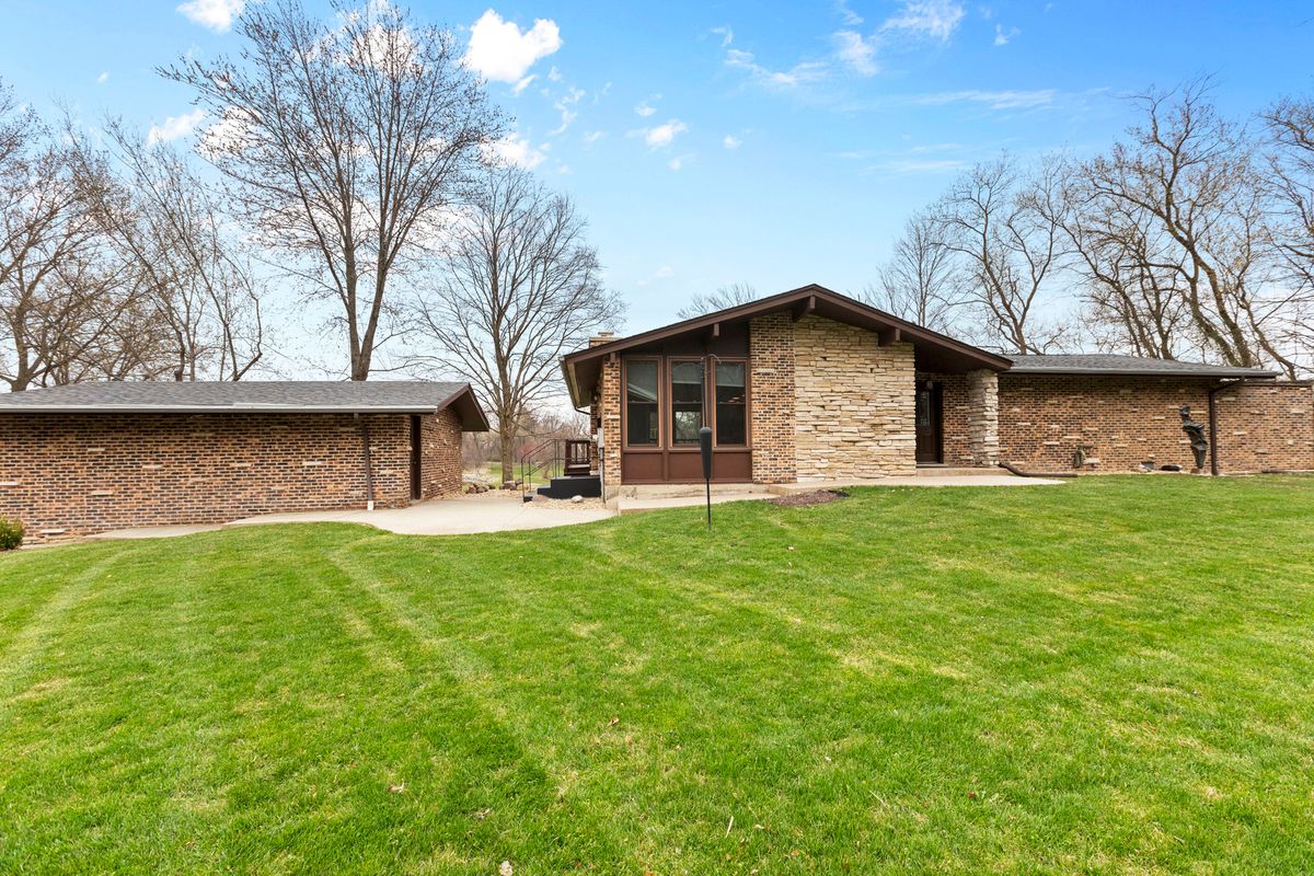 330 S Barrington Road, Barrington, IL 60010