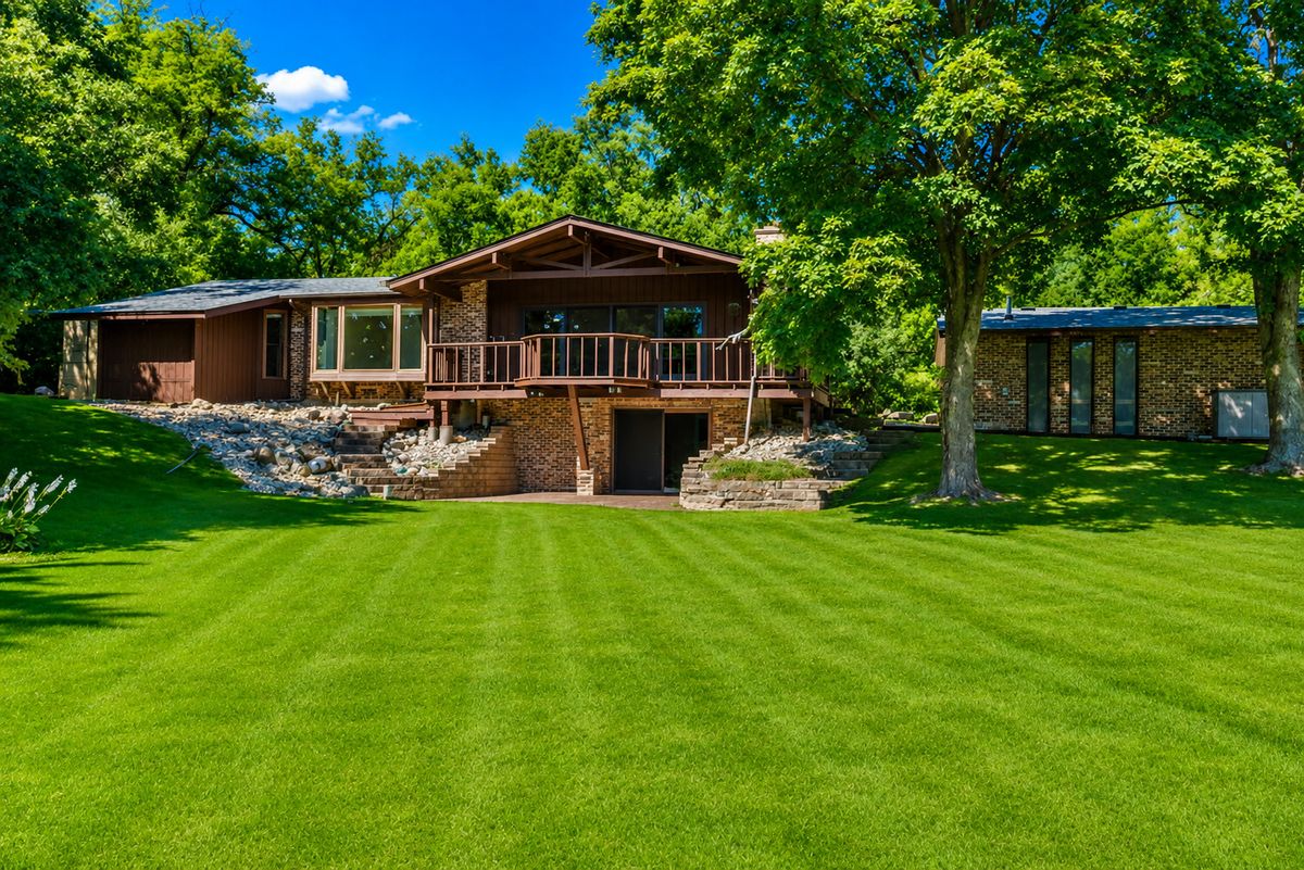330 S Barrington Road, Barrington, IL 60010