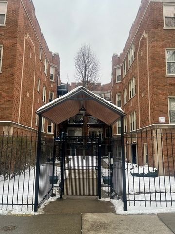 1657 PRATT Boulevard, Chicago, IL 60626