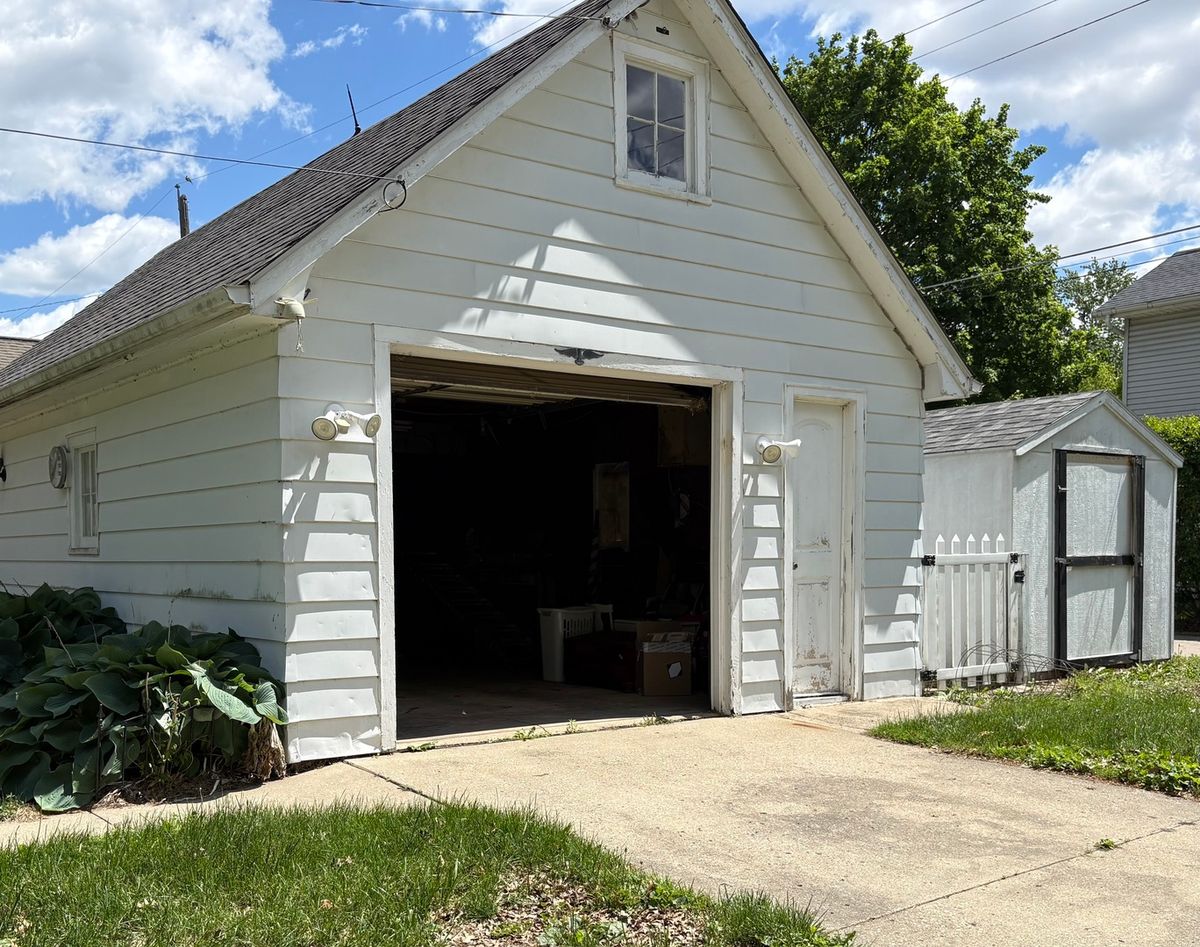 203 E Van Buren Street, Ottawa, IL 61350