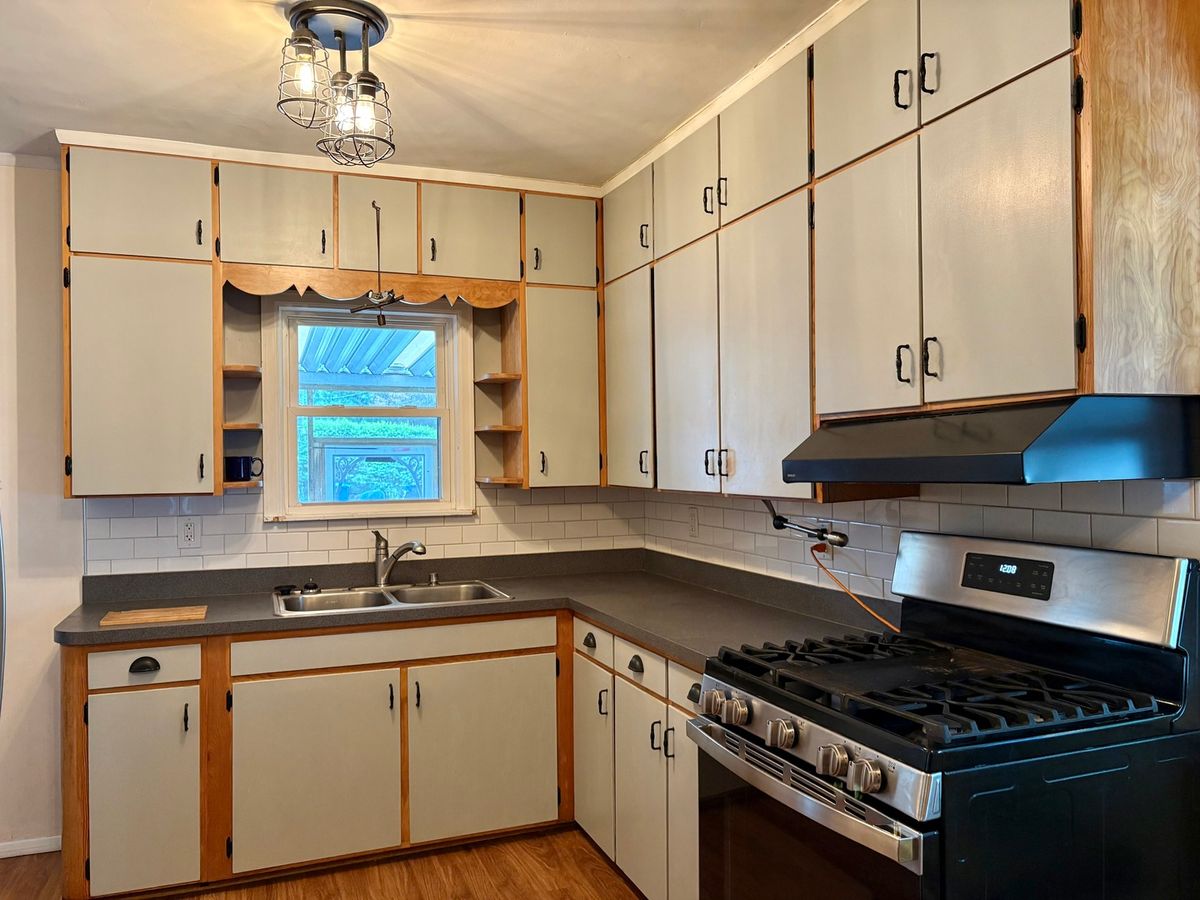 203 E Van Buren Street, Ottawa, IL 61350