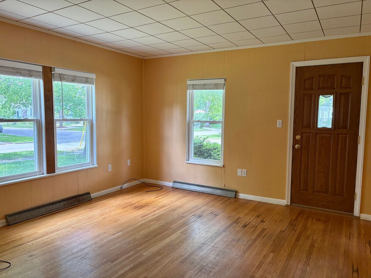 203 E Van Buren Street, Ottawa, IL 61350