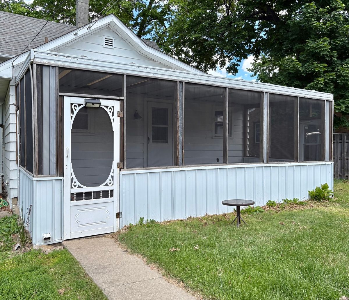 203 E Van Buren Street, Ottawa, IL 61350