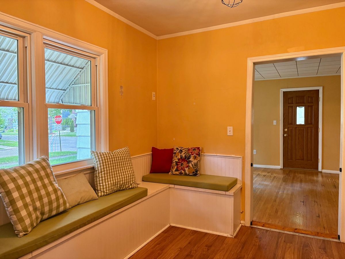 203 E Van Buren Street, Ottawa, IL 61350