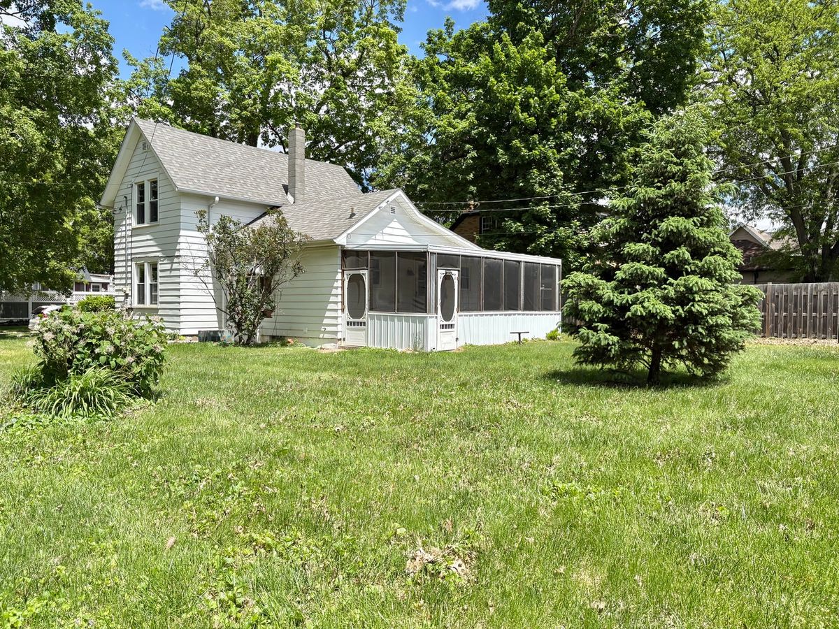 203 E Van Buren Street, Ottawa, IL 61350