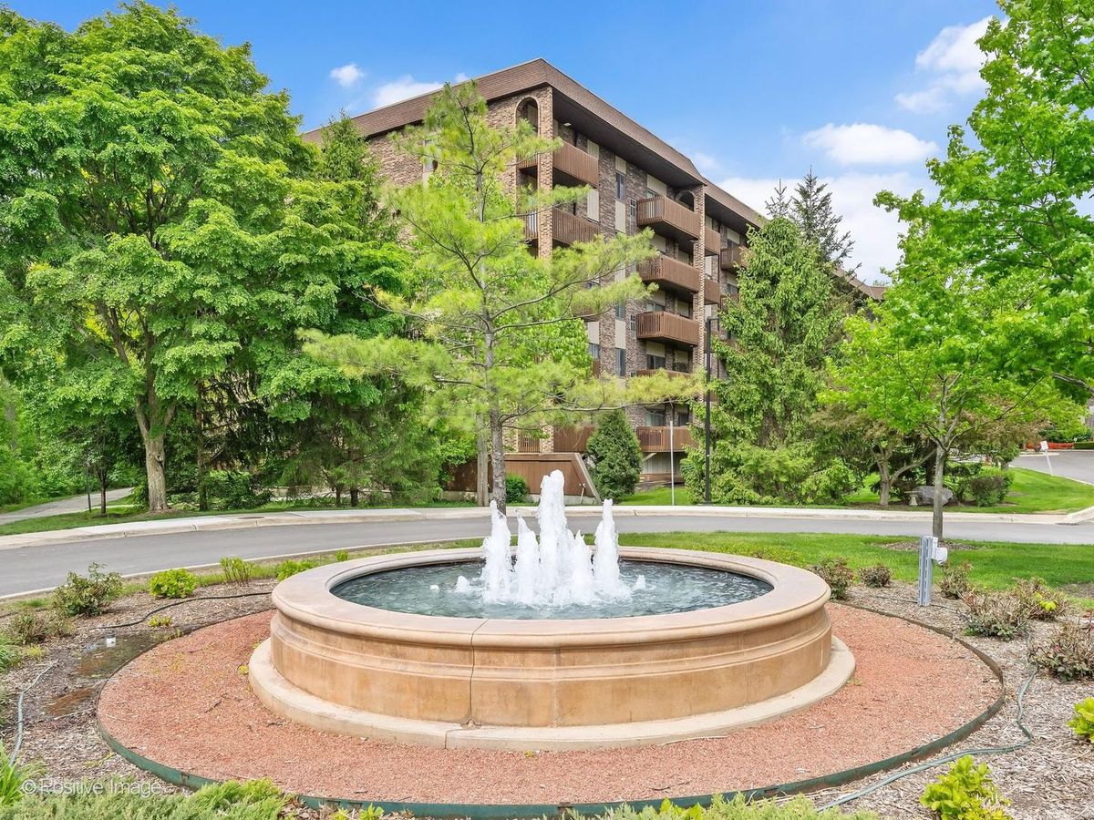 120 Lakeview Drive, Bloomingdale, IL 60108