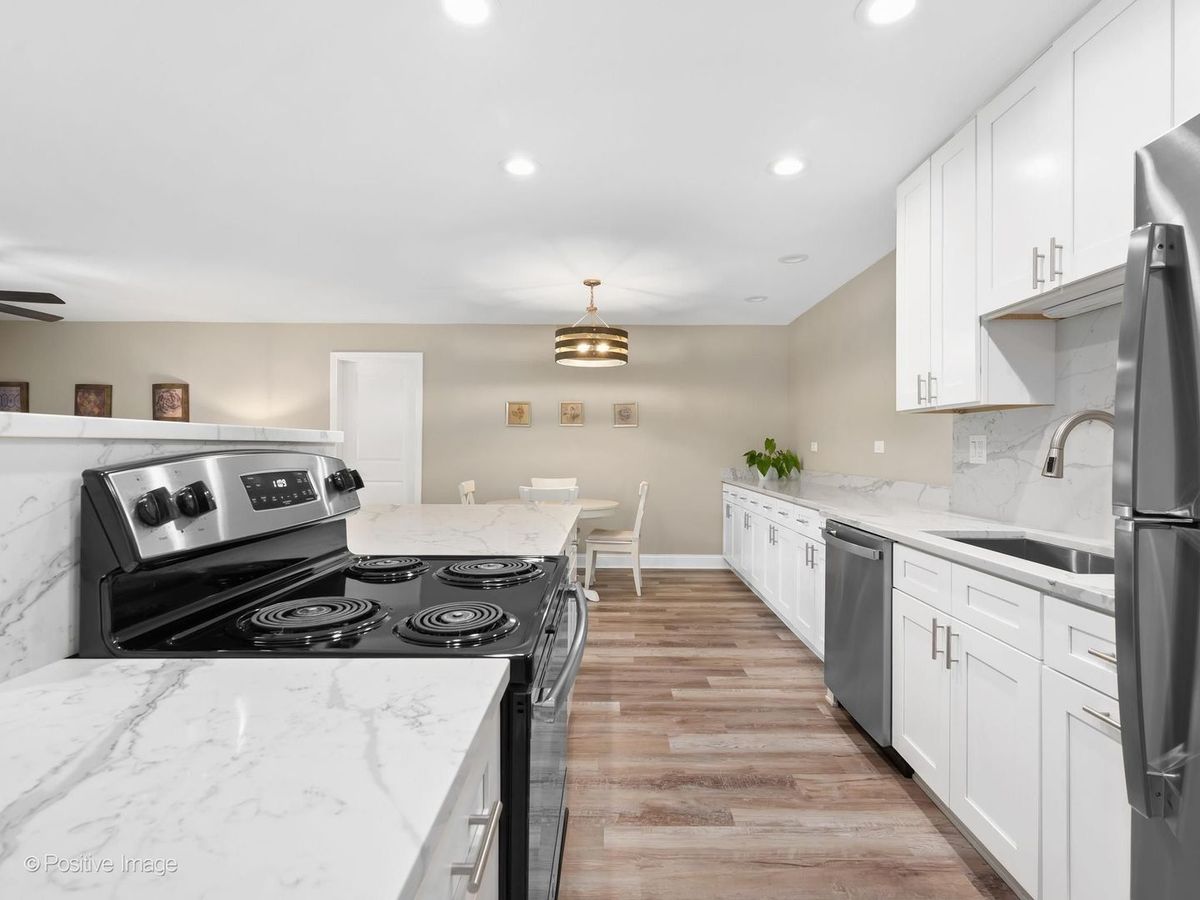 120 Lakeview Drive #417, Bloomingdale, IL 60108