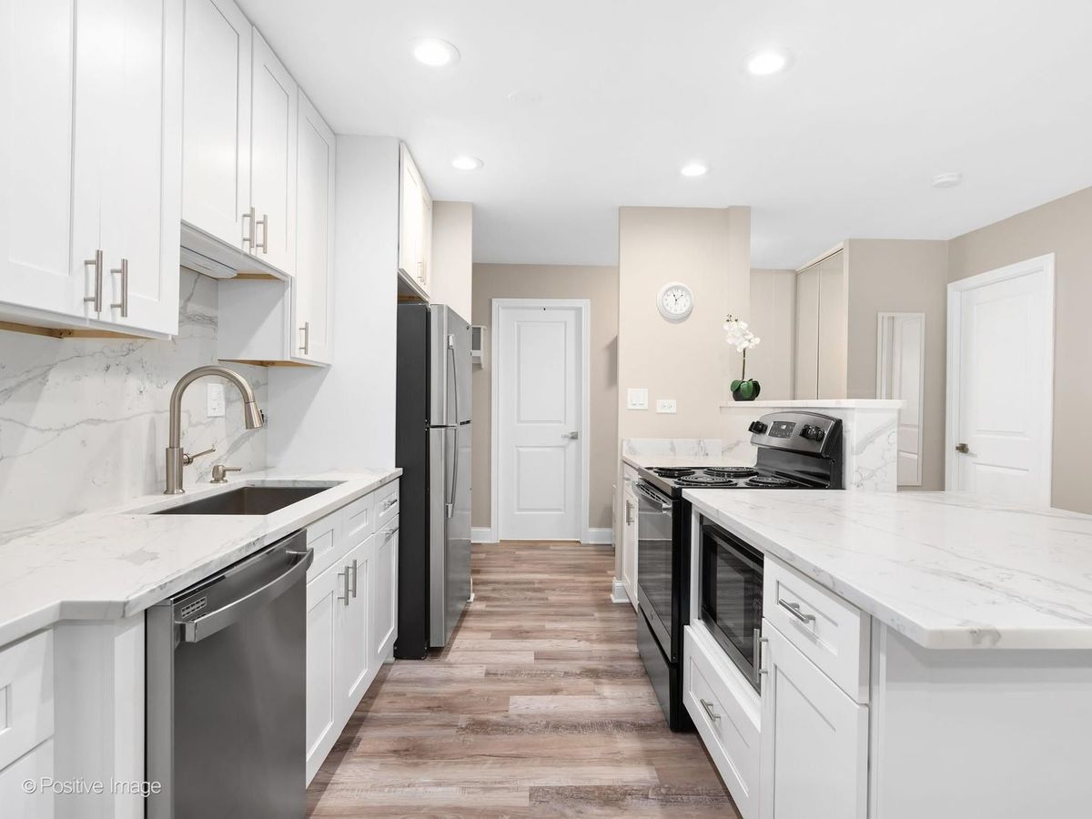 120 Lakeview Drive #417, Bloomingdale, IL 60108