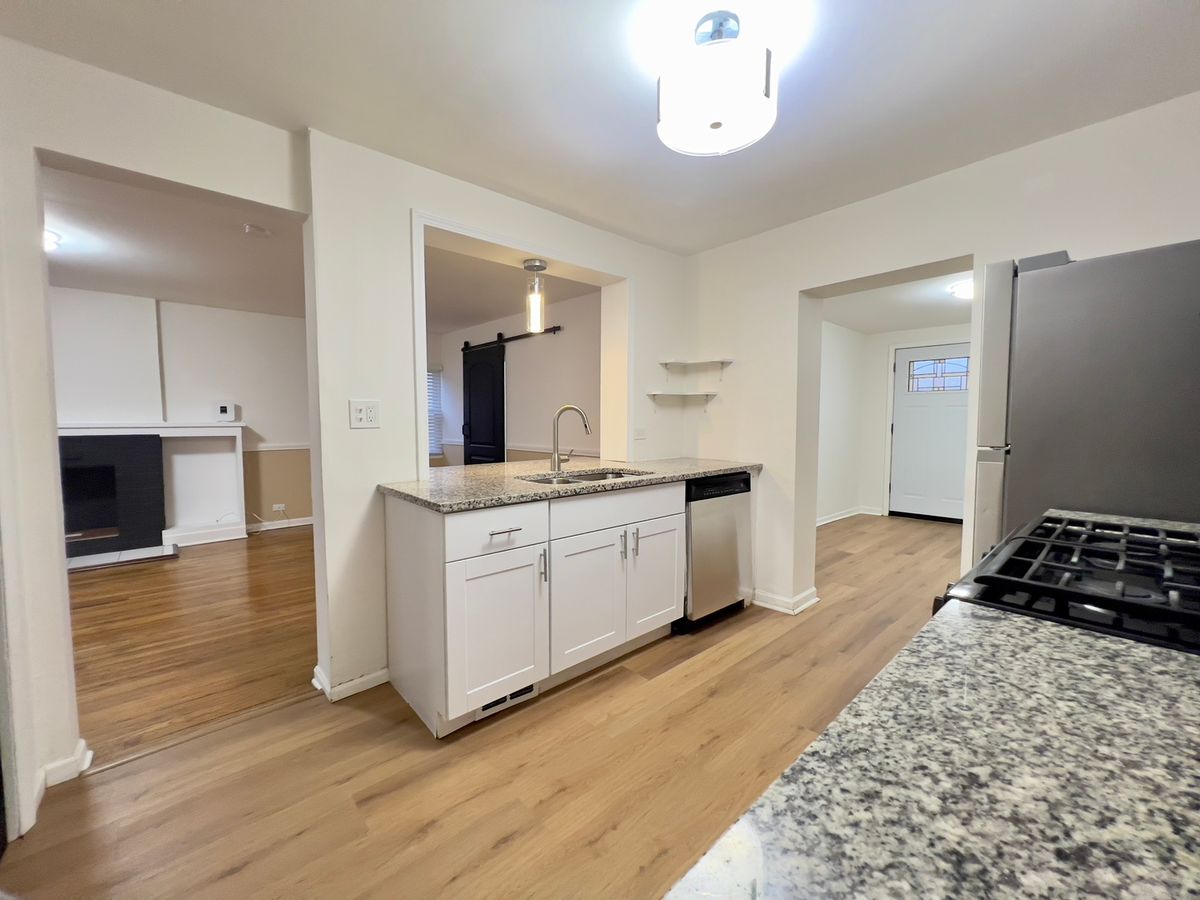 7421 W 64th Street, Summit, IL 60501